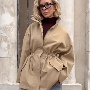 Elvienne – Dames trenchcoat kort met tailleband en hoge kraag